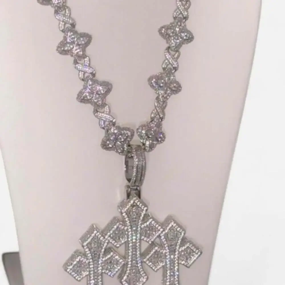 Iced Out Clover Link Triple 3749